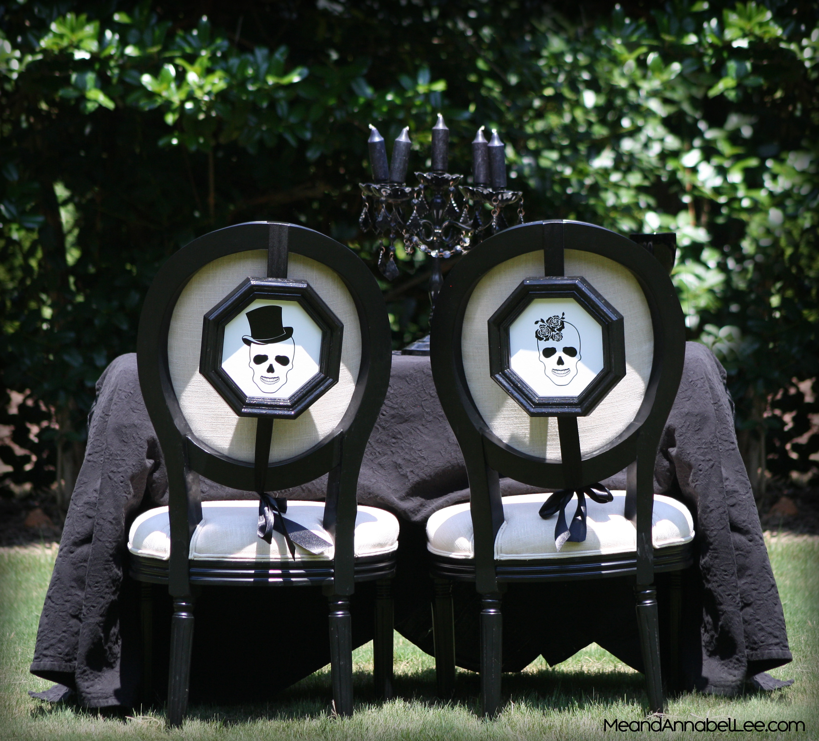 Skull Bride & Groom Signs - Cricut Tutorial - Halloween Wedding Reception Decor - Gothic | Black & White Wedding - www.MeandAnnabelLee.com