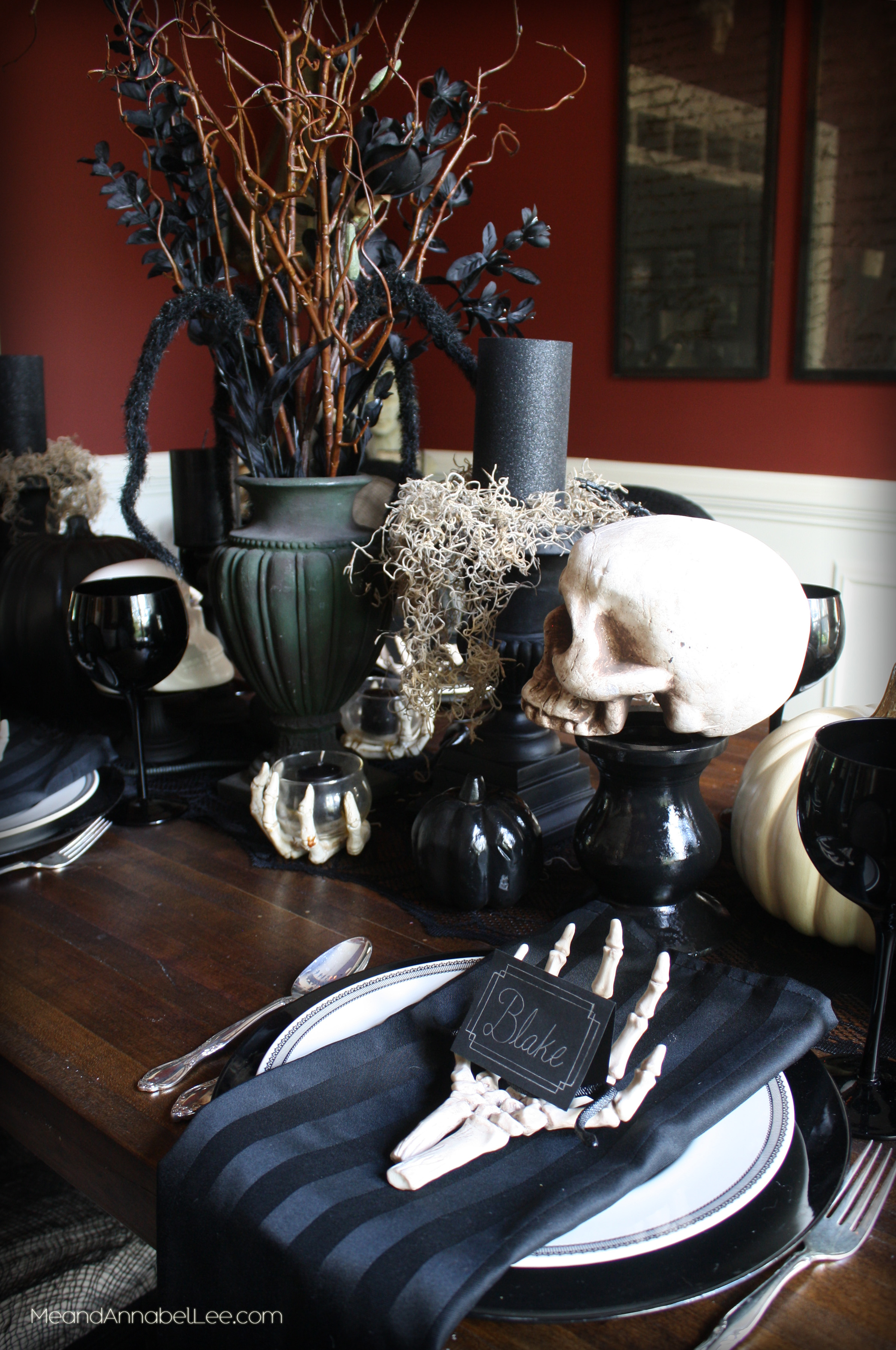 Halloween Dinner Party | Gothic Floral Arrangement | Skulls | www.MeandAnnabelLee.com
