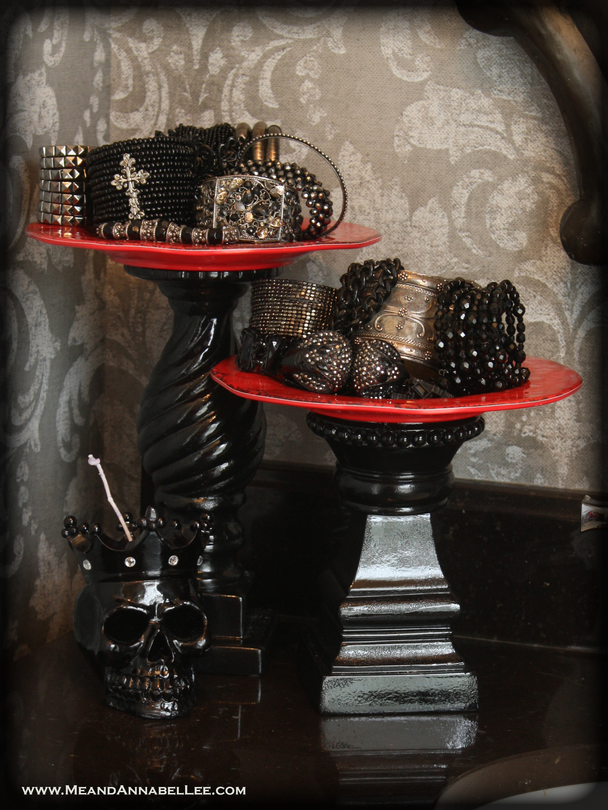 DIY Red & Black Plate Stand | Jewelry Display | Goth it yourself | Gothic Decor | www.MeandAnnabelLee.com