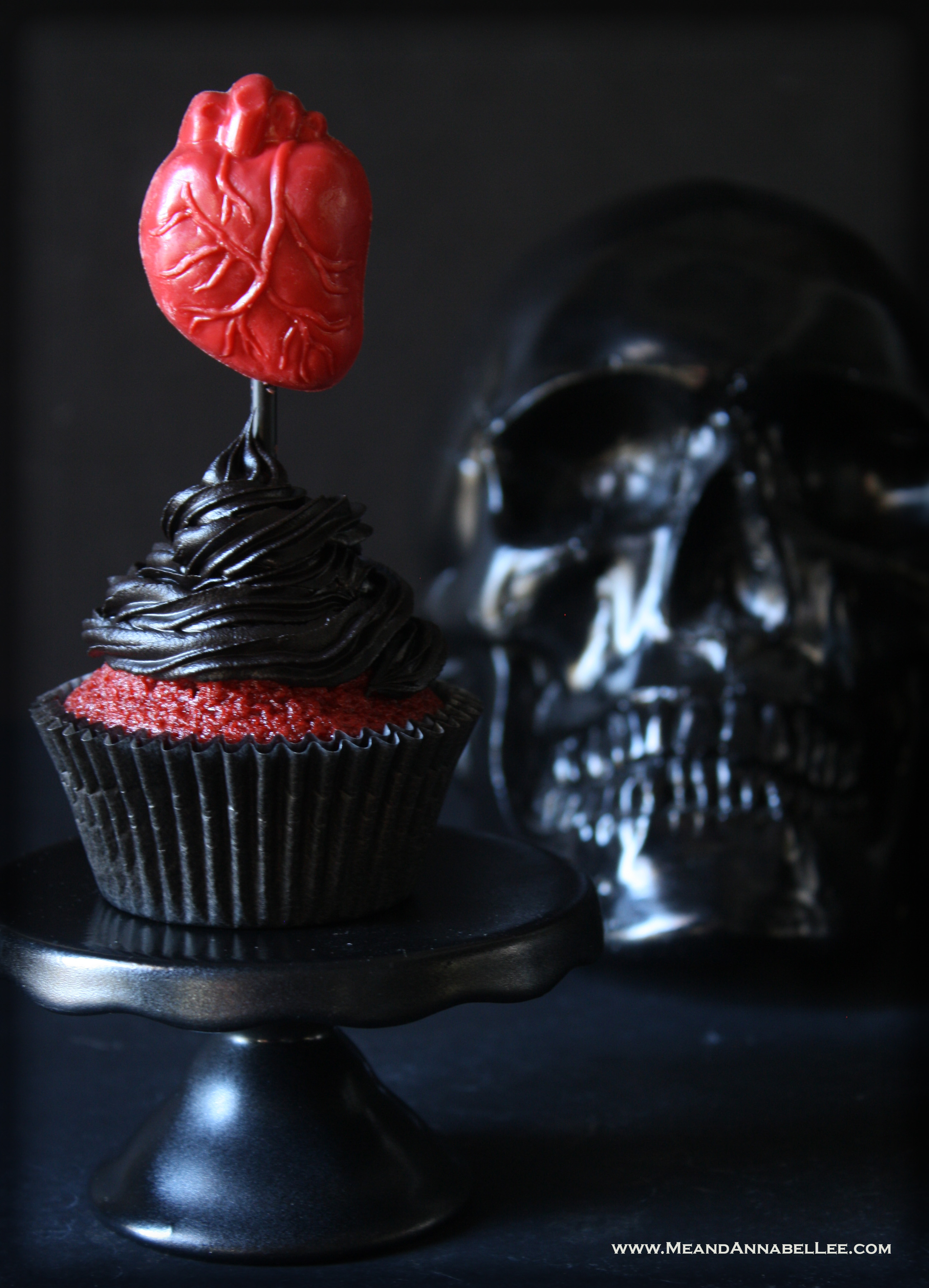 Anti Valentine Anatomical Heart Cupcakes | Red Velvet Cake and Black Fudge Frosting | Halloween Treats | www.MeandAnnabelLee.com