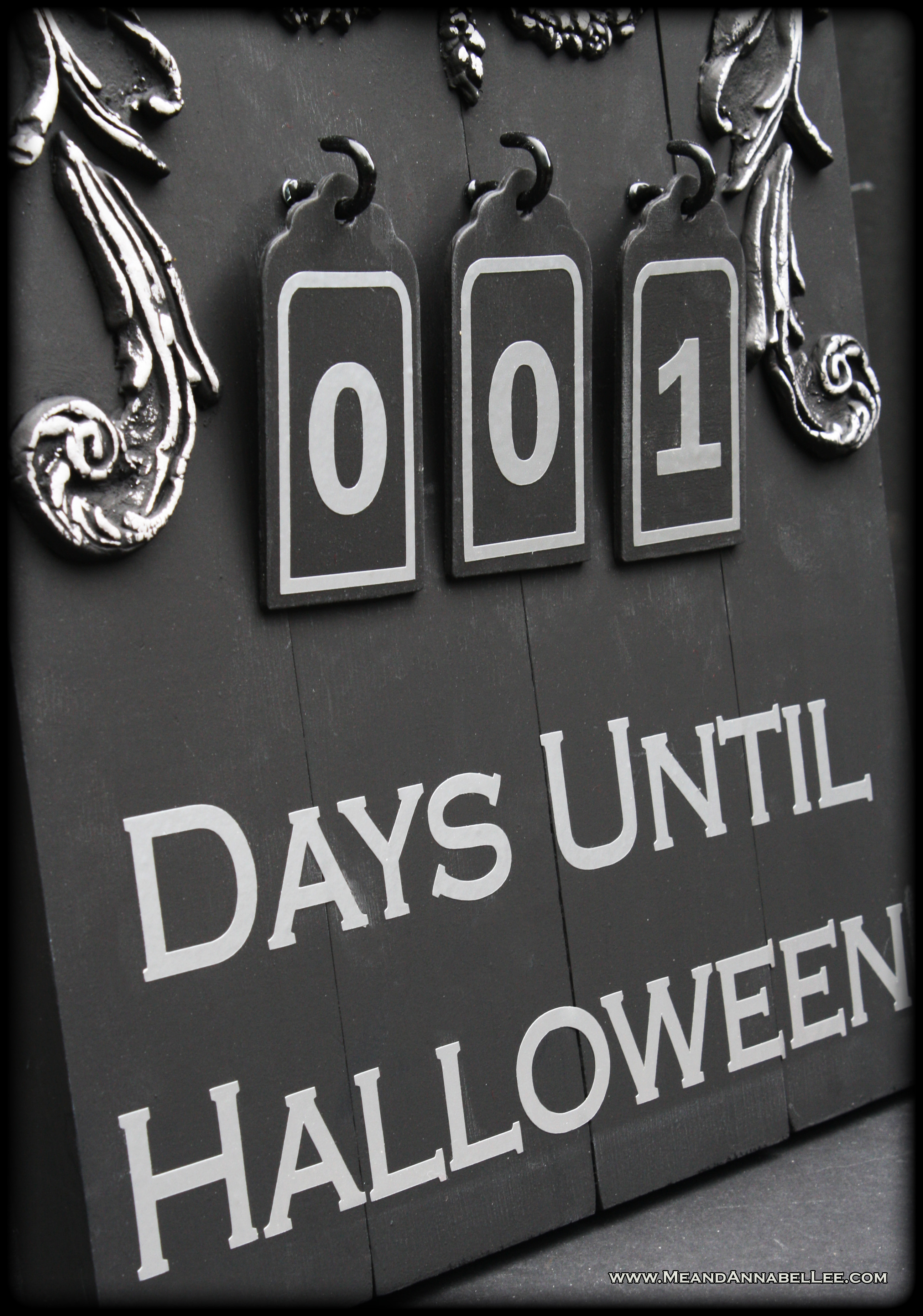 DIY Days Until Halloween Countdown Sign | Cricut Vinyl | www.MeandAnnabelLee.com