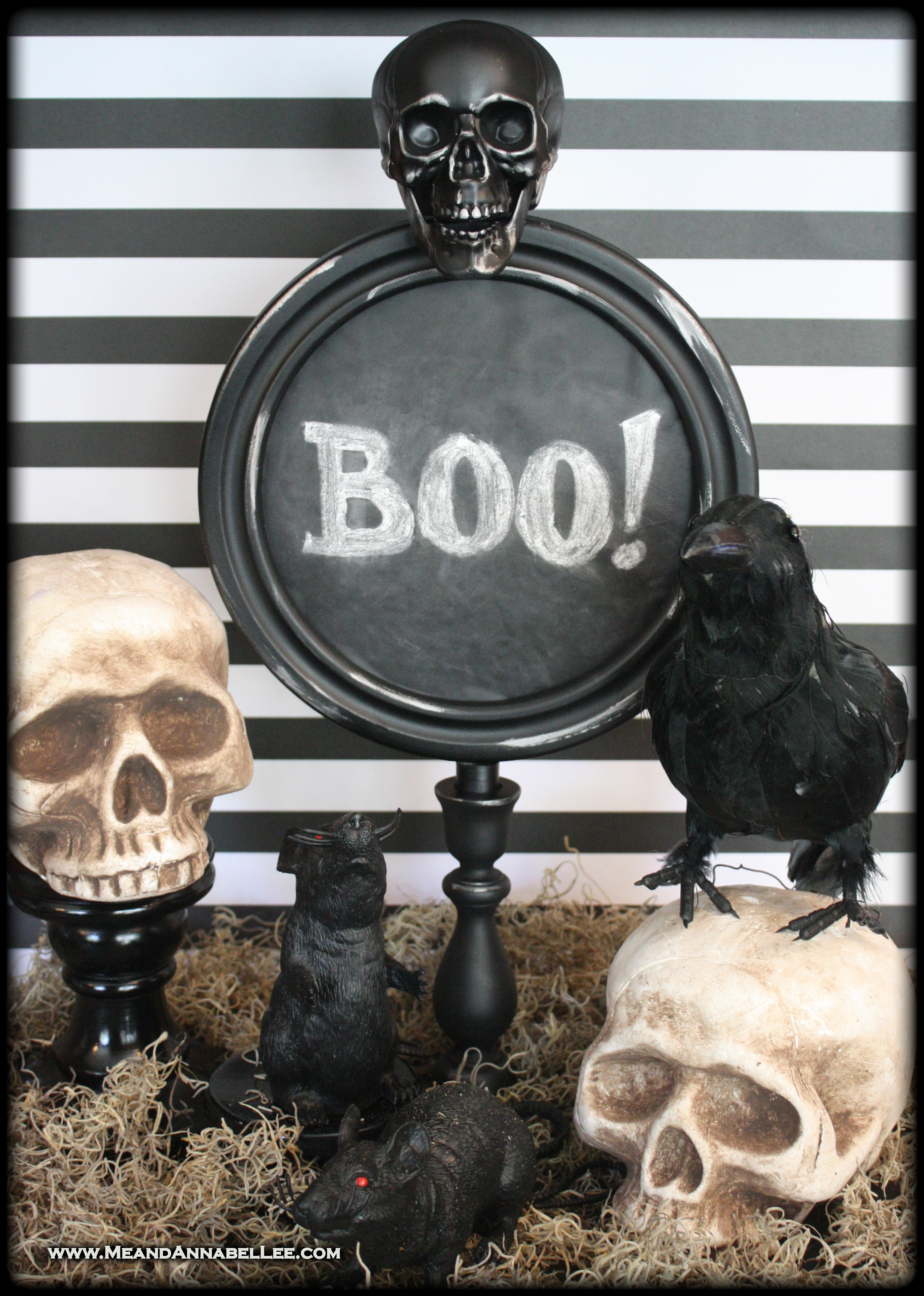 DIY Skull Chalkboard Stand | BOO Sign | Halloween Crafts | Goth it yourself | Chalk Lettering |www.MeandAnnabelLee.com